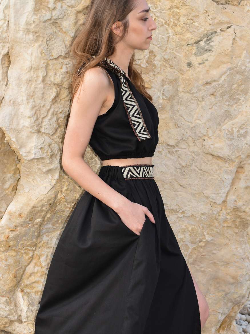 Meera Black High Waisted Skirt – FINESSE