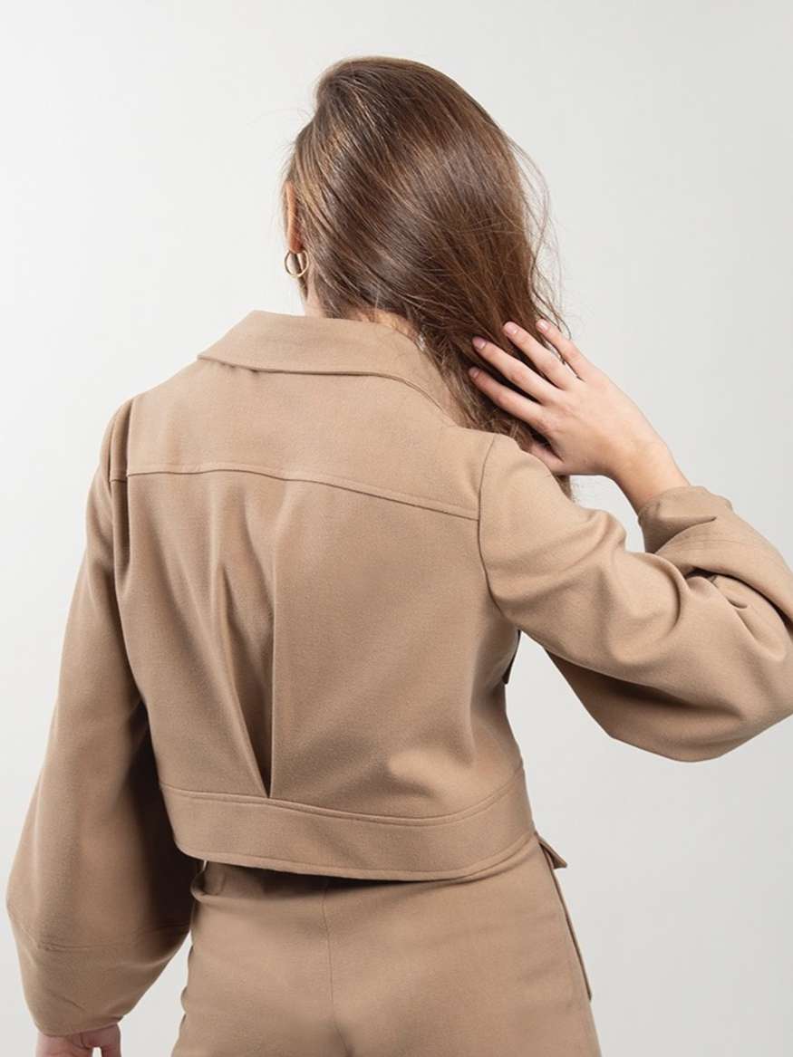 ZED's Cropped Camel Jacket: Front-Pocket Chic | Lemonade Fashion